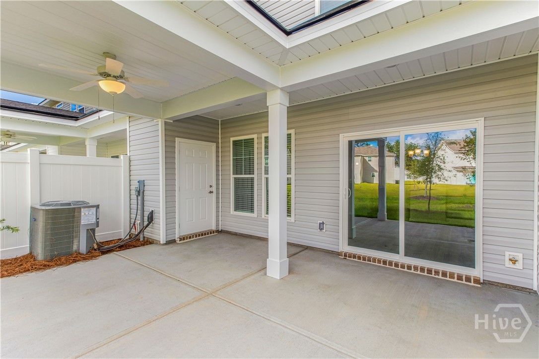 NOT THE ACTUAL TOWNEHOME. Pictures are of a Finish