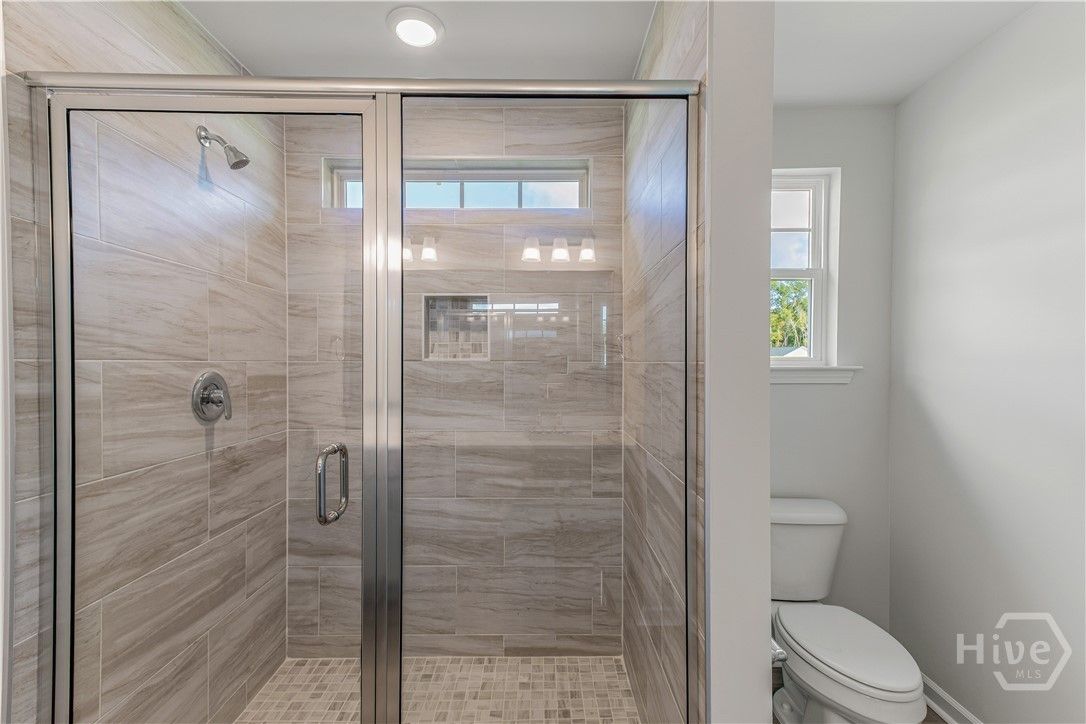 NOT THE ACTUAL TOWNEHOME. Pictures are of a Finish
