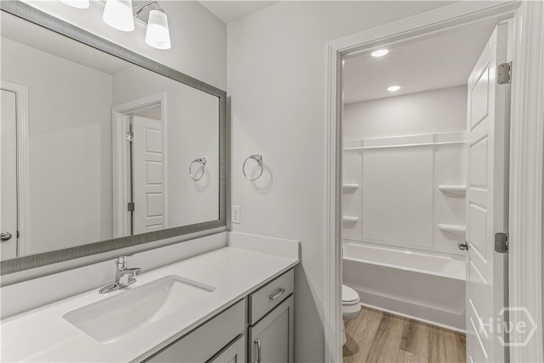 NOT THE ACTUAL TOWNEHOME. Pictures are of a Finish