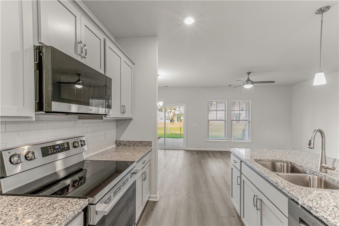 NOT THE ACTUAL TOWNEHOME. Pictures are of a Finish