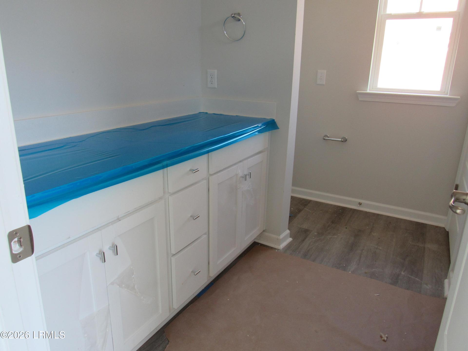 Double bowl vanity