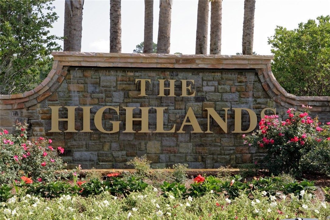 Sign at entry to The Highlands