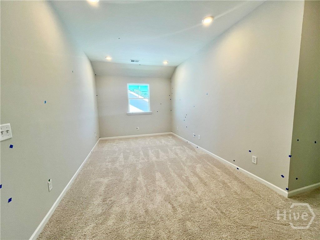 Upstairs loft. Use your imaginataion!
