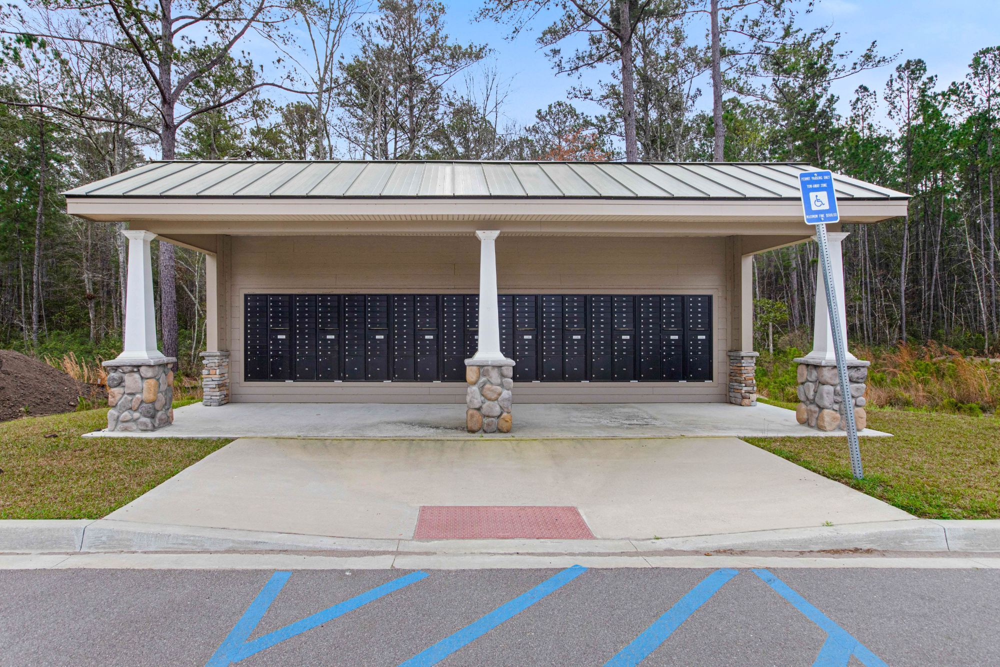 Image of Wexford mailbox in Richmond Hill GA