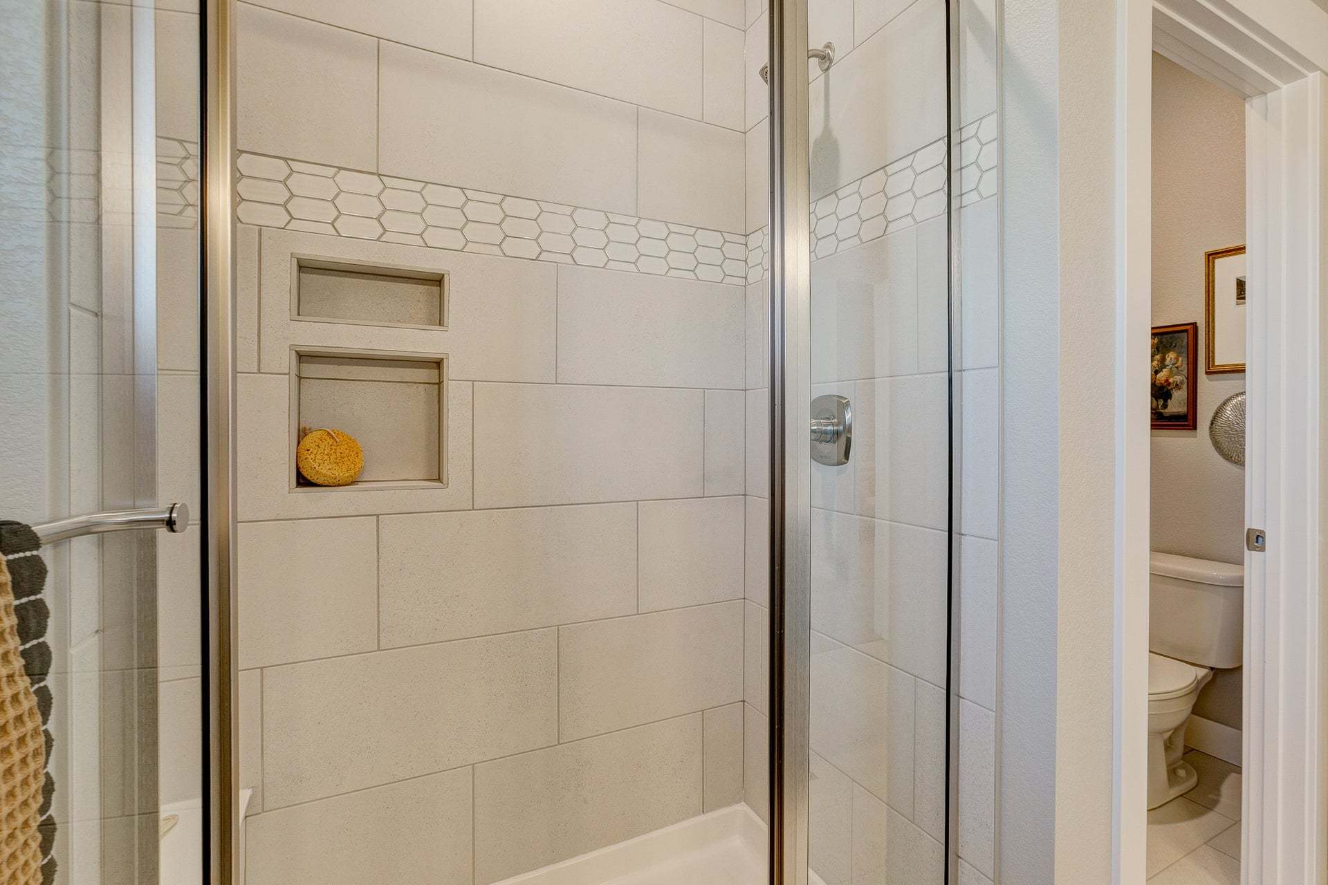Photos are of our Timberline floor plan/finishes and exact dimensions will vary