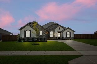 Concept 2370 - Coyote Crossing: Godley, Texas - Landsea Homes