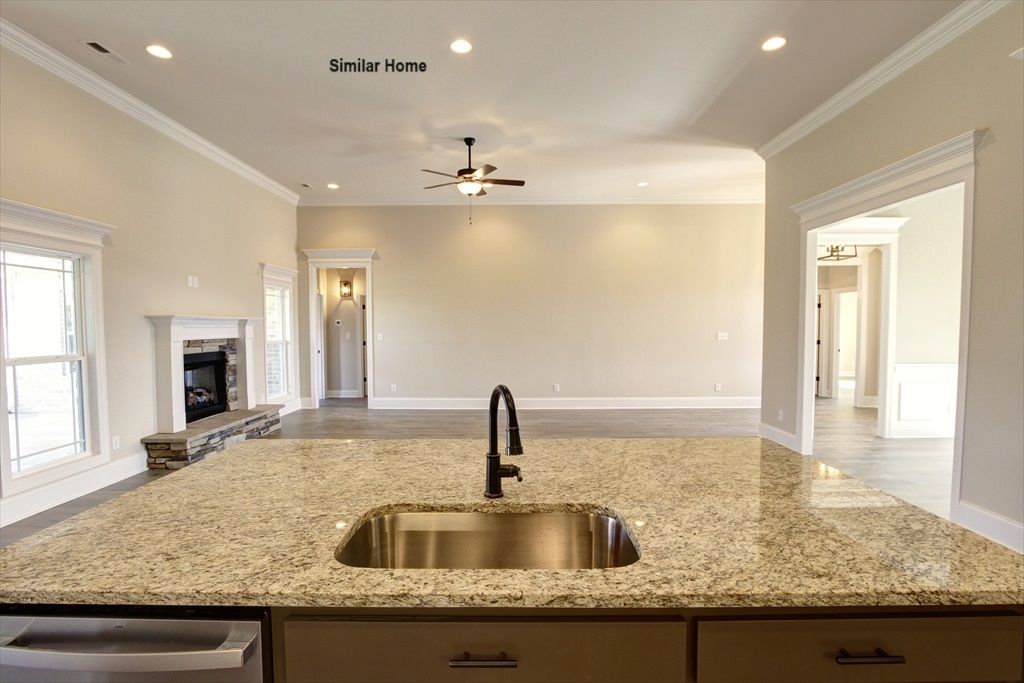 Kitchen Spacious Countertops