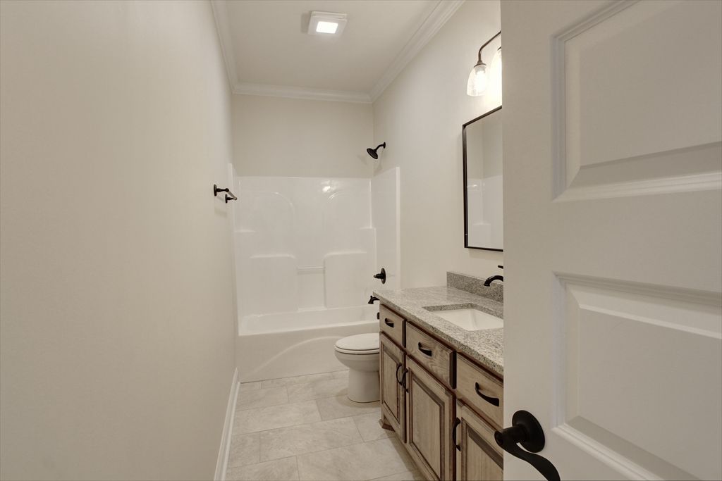 Hall Bath2