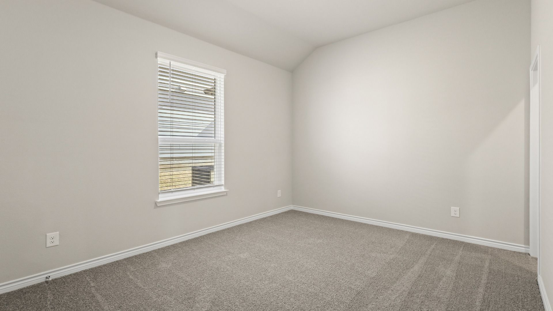 Secondary bedroom