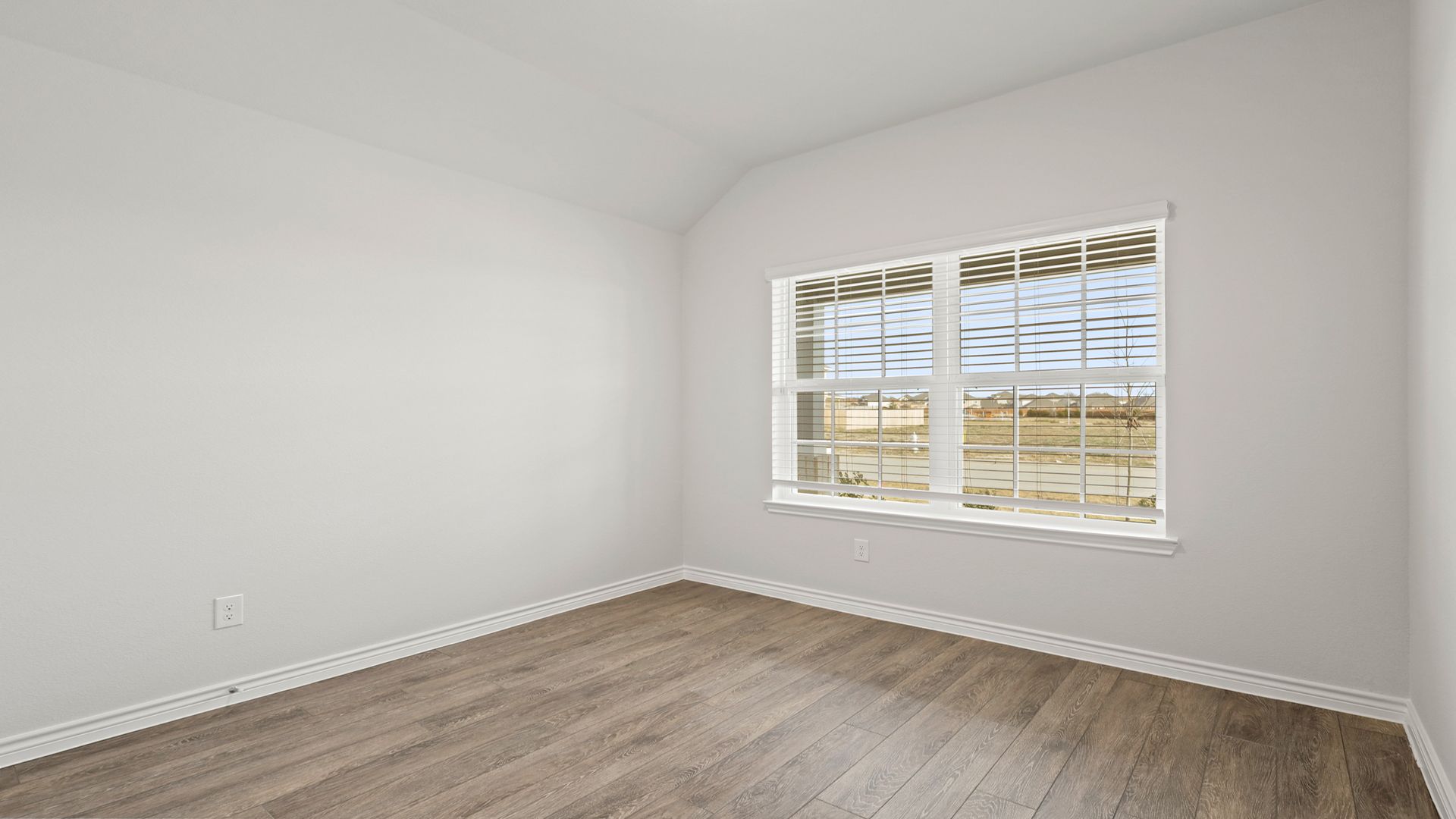 Secondary bedroom