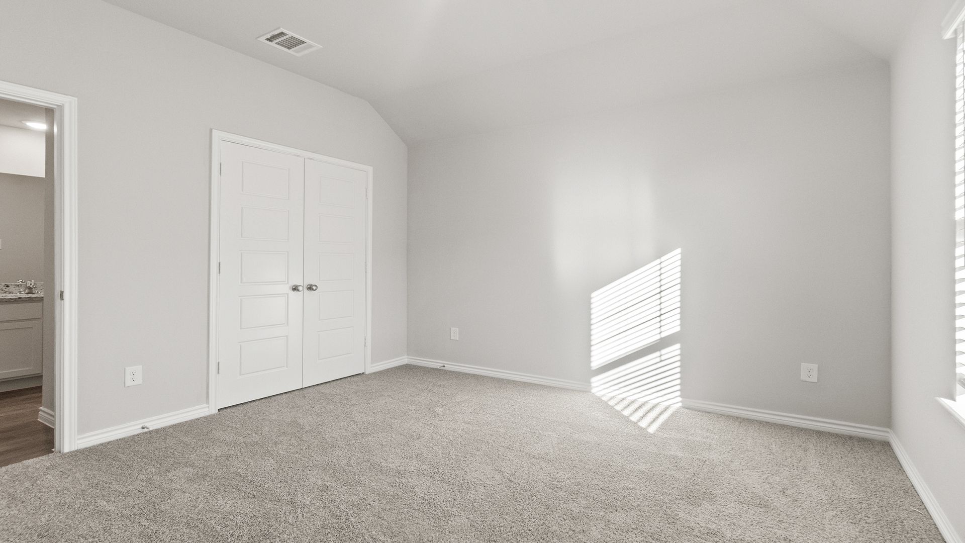 Secondary bedroom