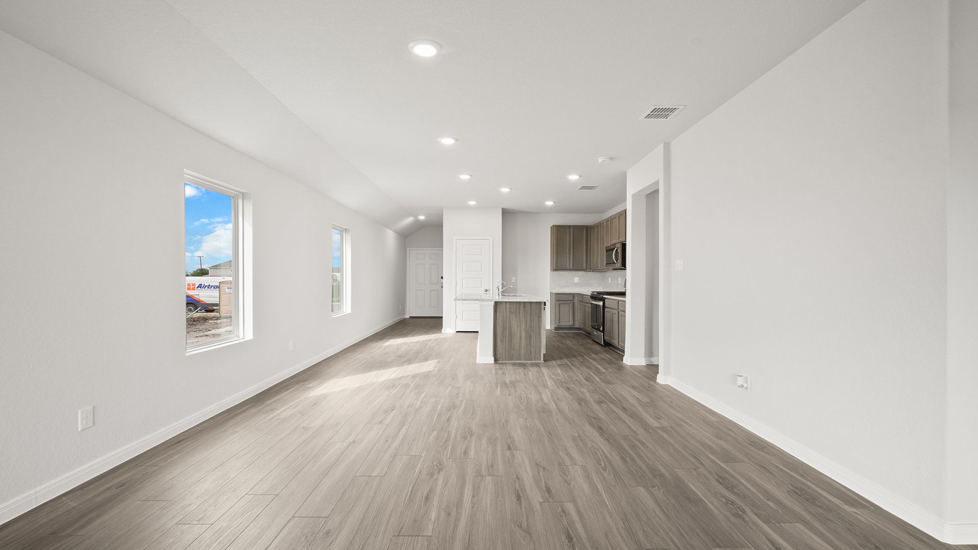 Family room to dining area and kitchen