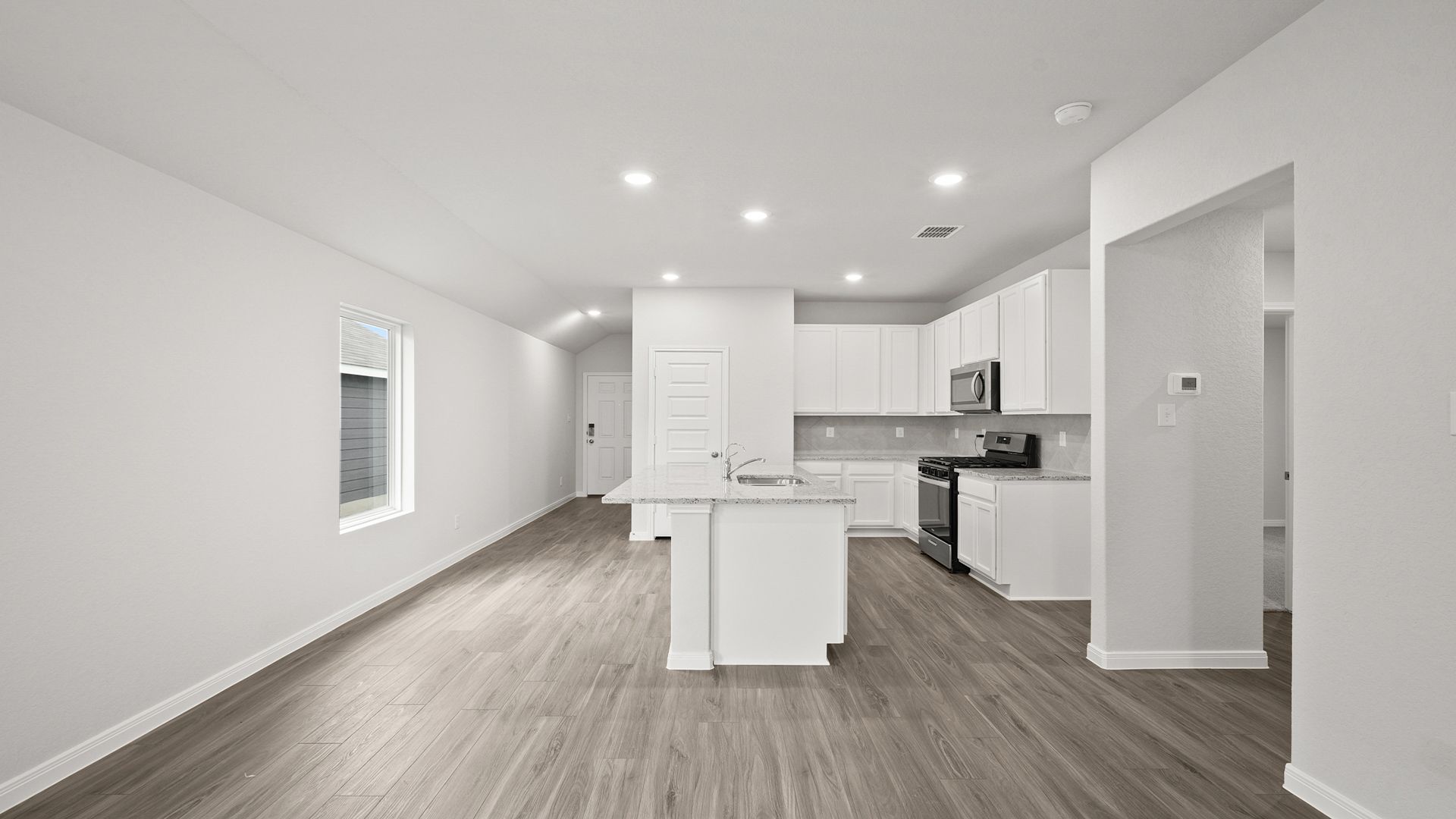 Dining area to kitchen