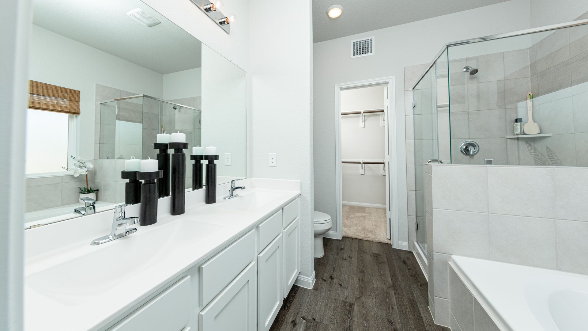 River's Edge Model Primary Bathroom