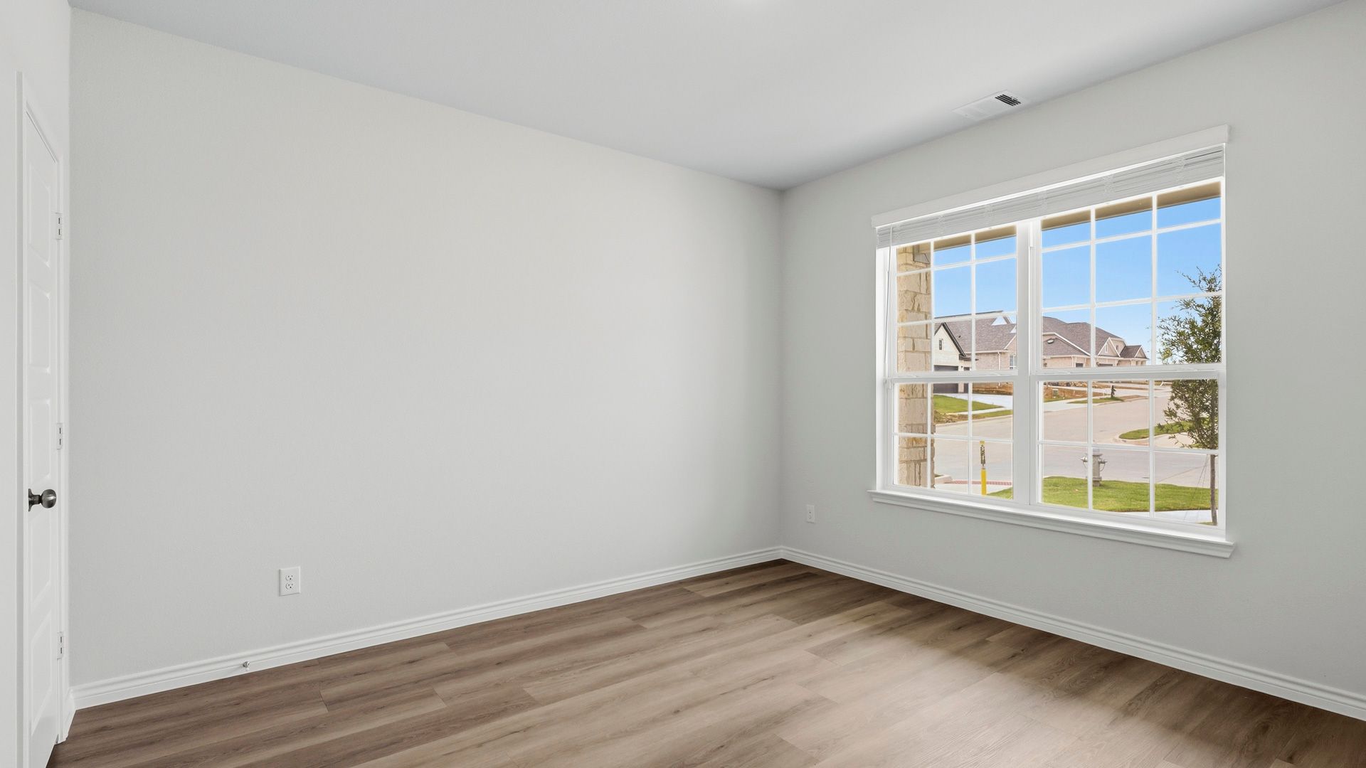 Secondary bedroom