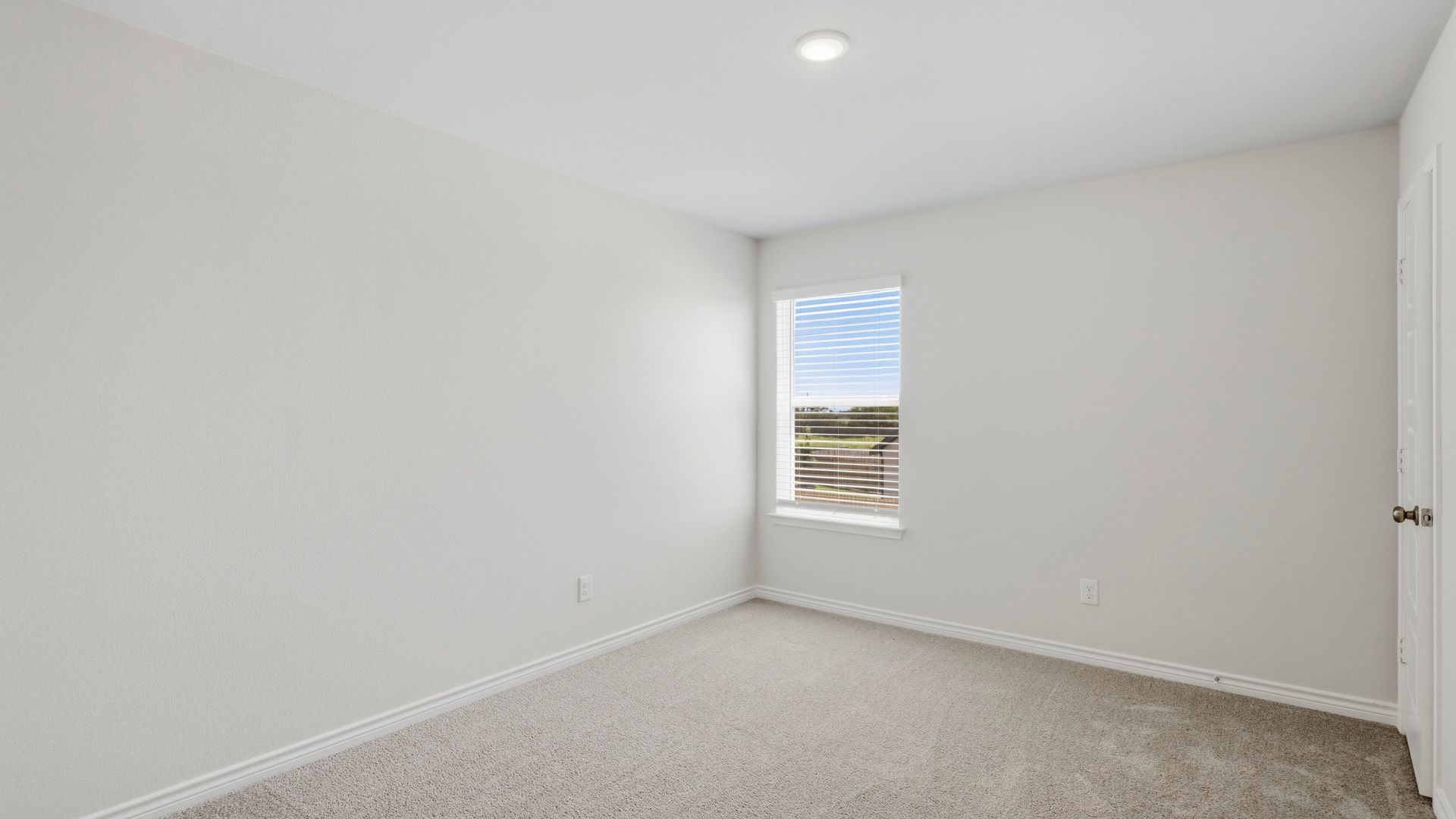 Secondary bedroom