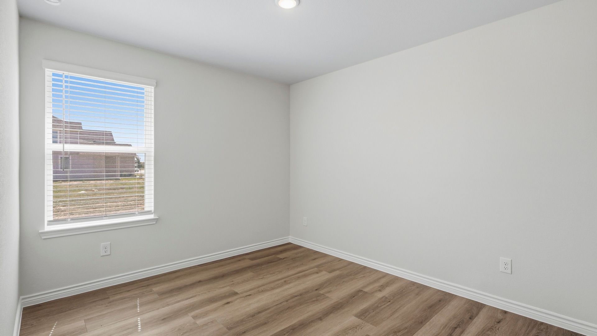 Secondary bedroom