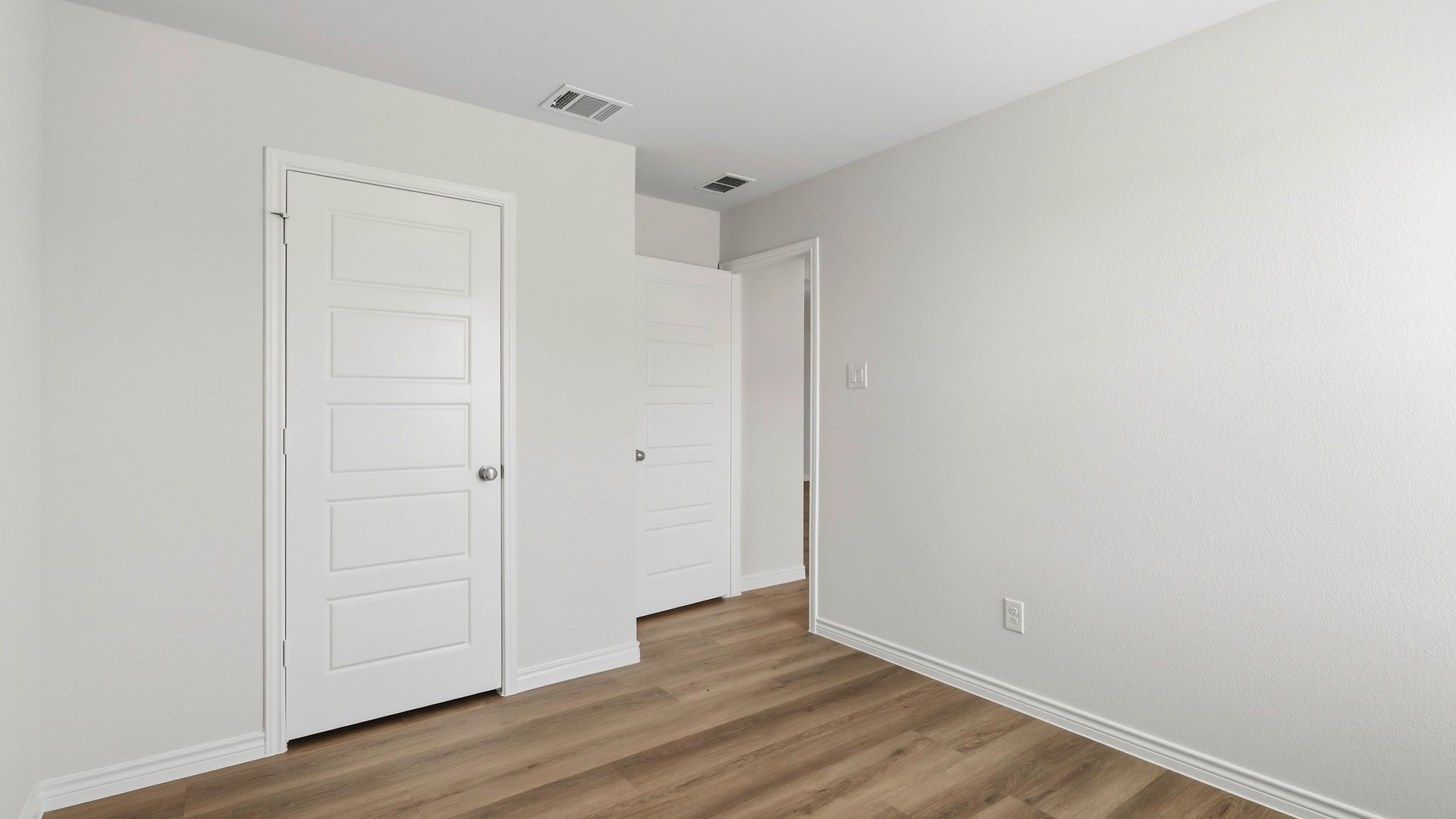 Secondary bedroom