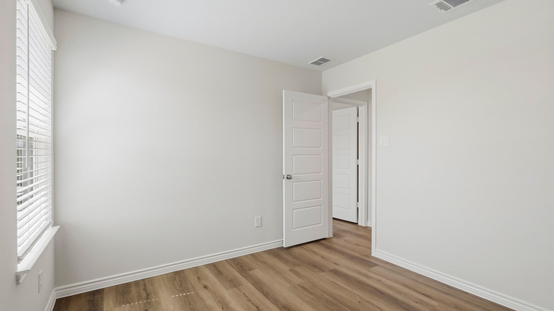 Secondary bedroom