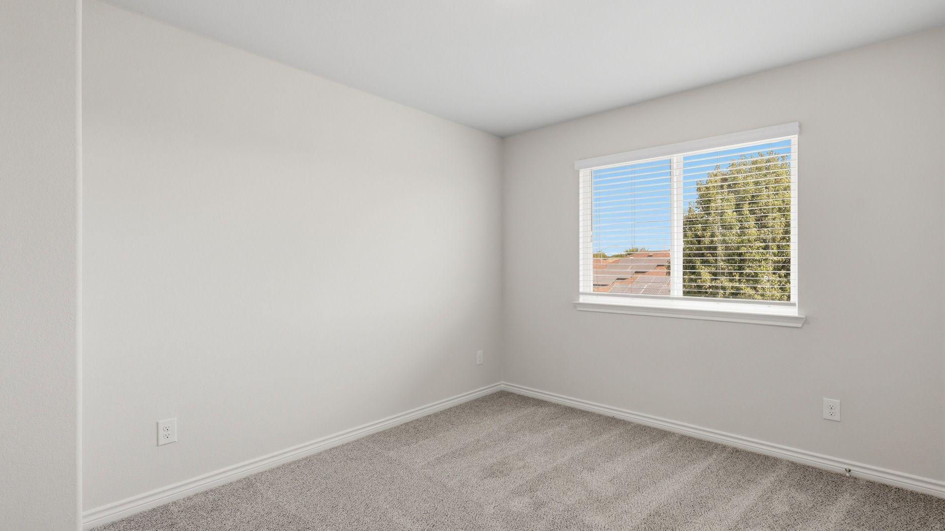 Secondary bedroom