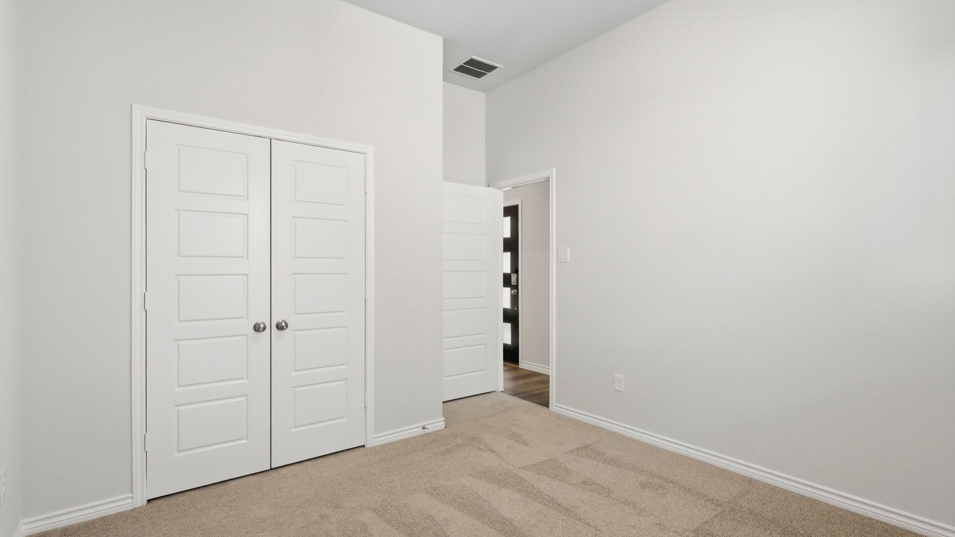Secondary bedroom