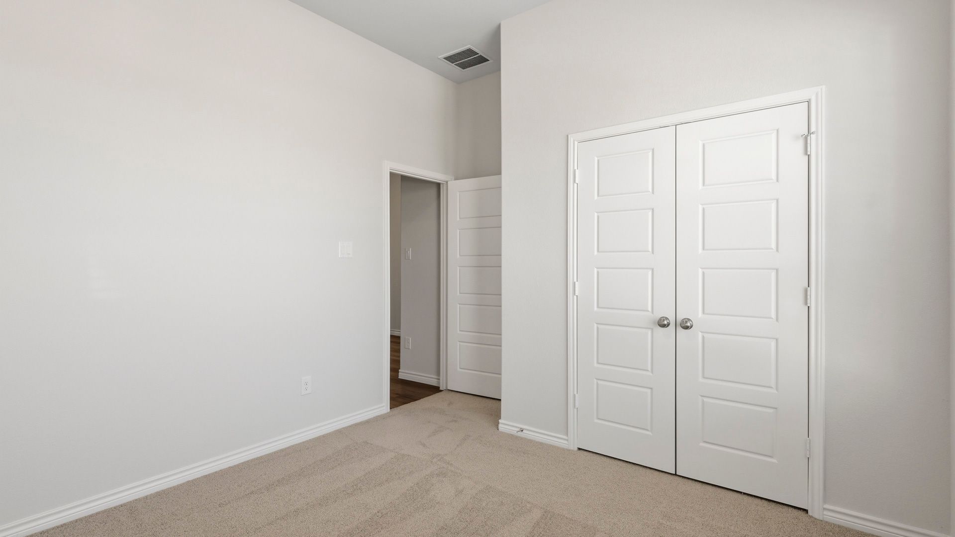 Secondary bedroom