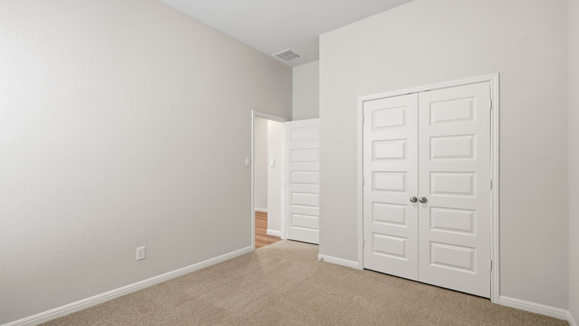 Secondary bedroom