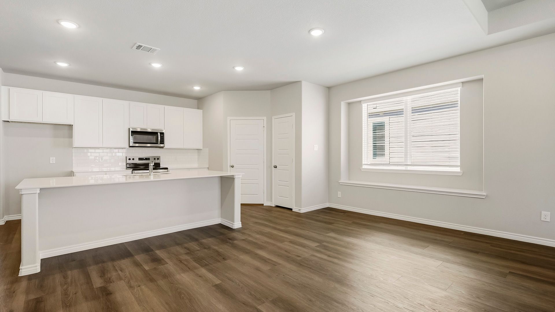 Dining room to kitchen
