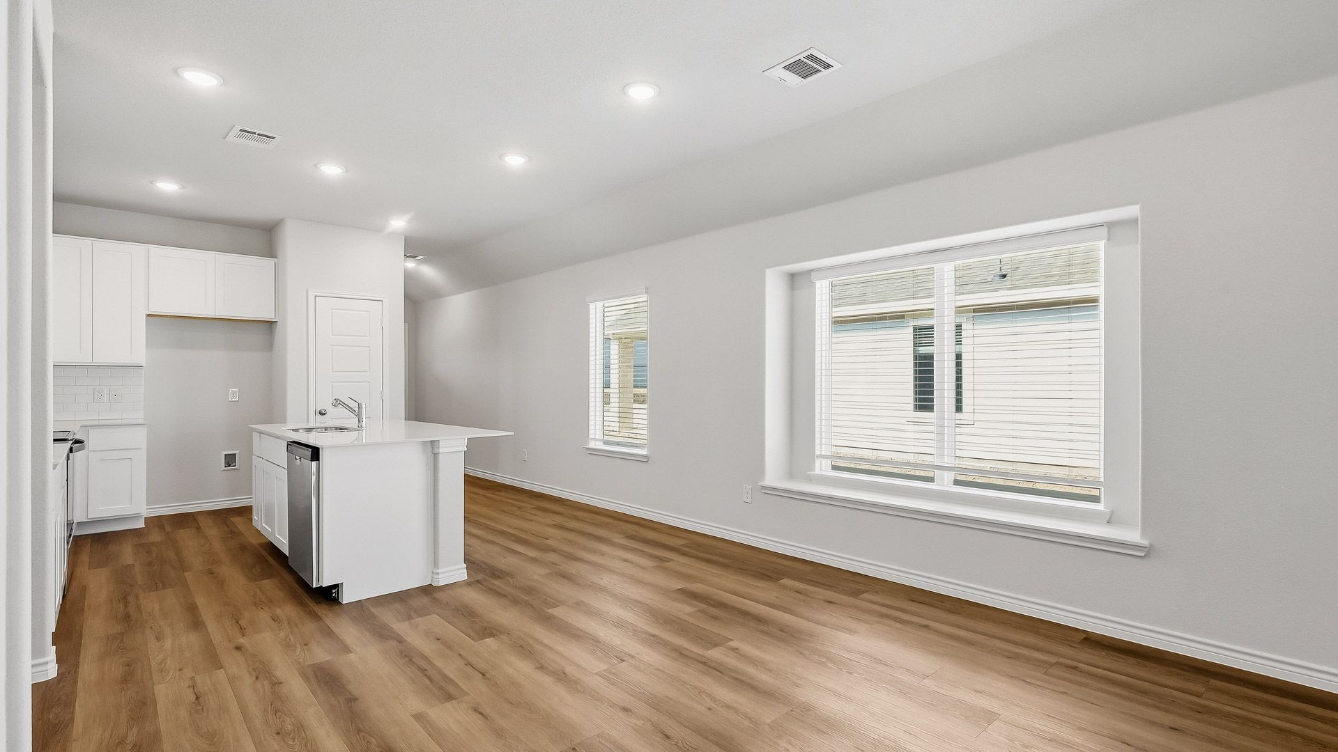 Dining room to kitchen