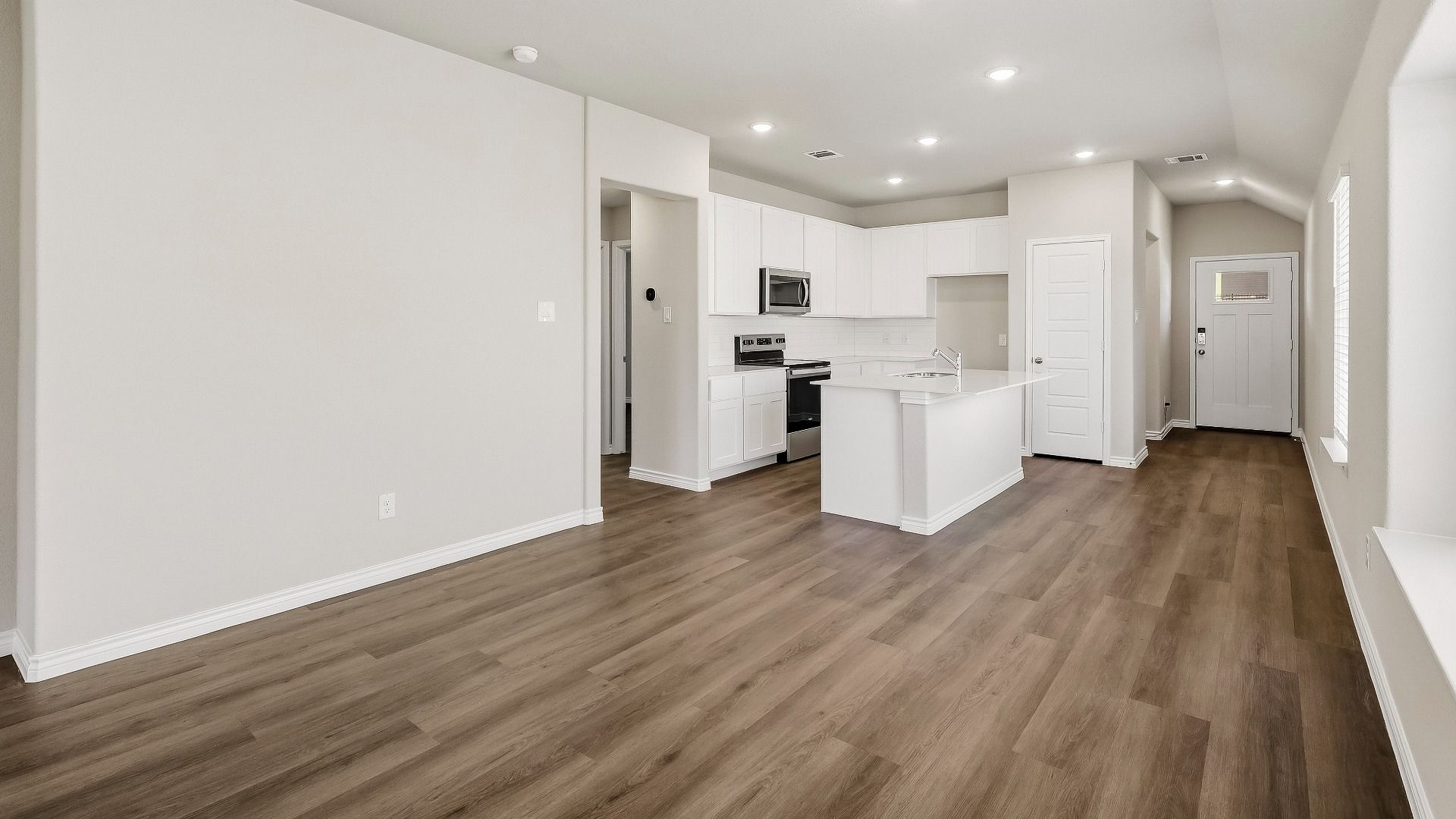 Dining room to kitchen