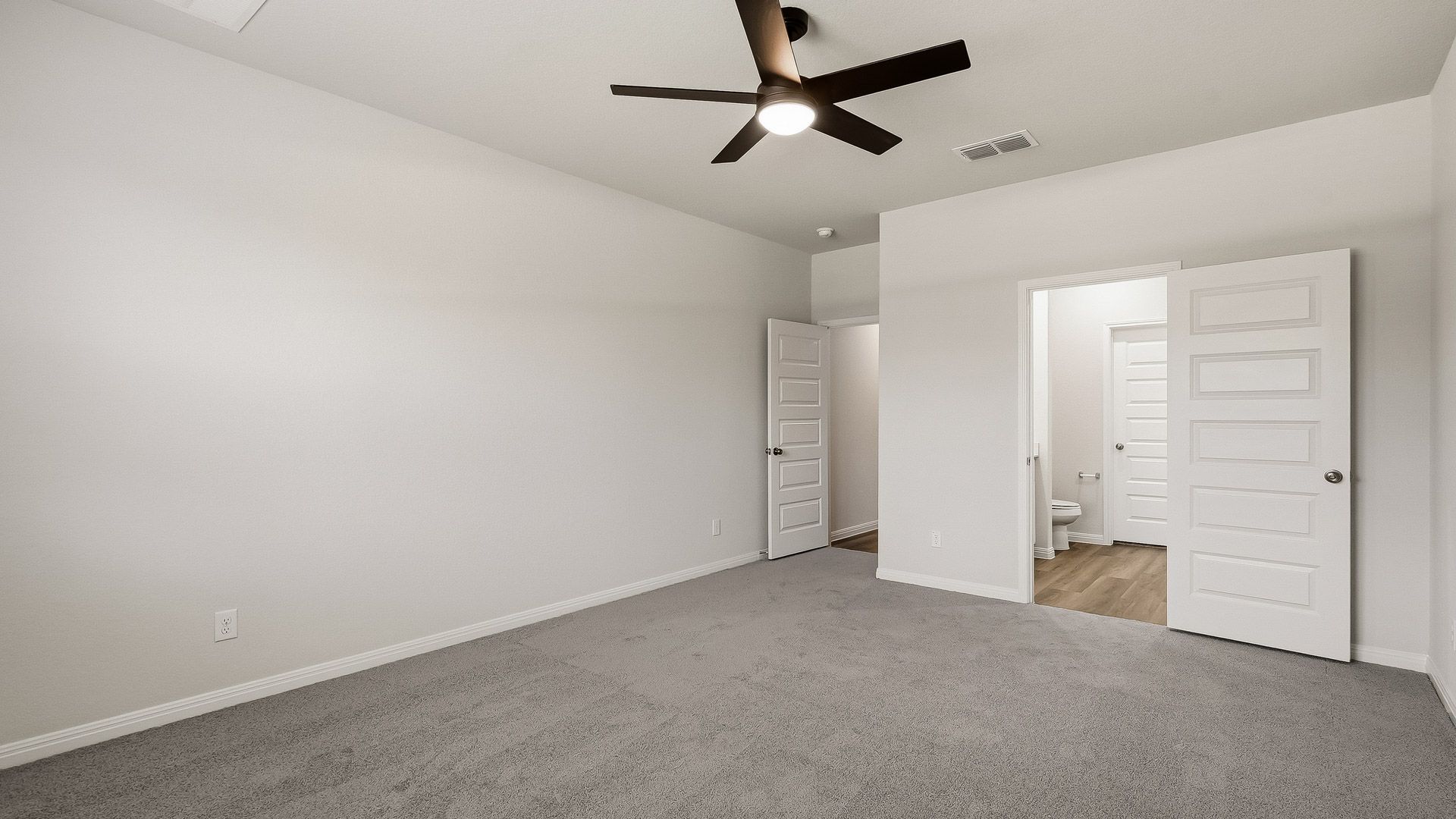 Secondary bedroom