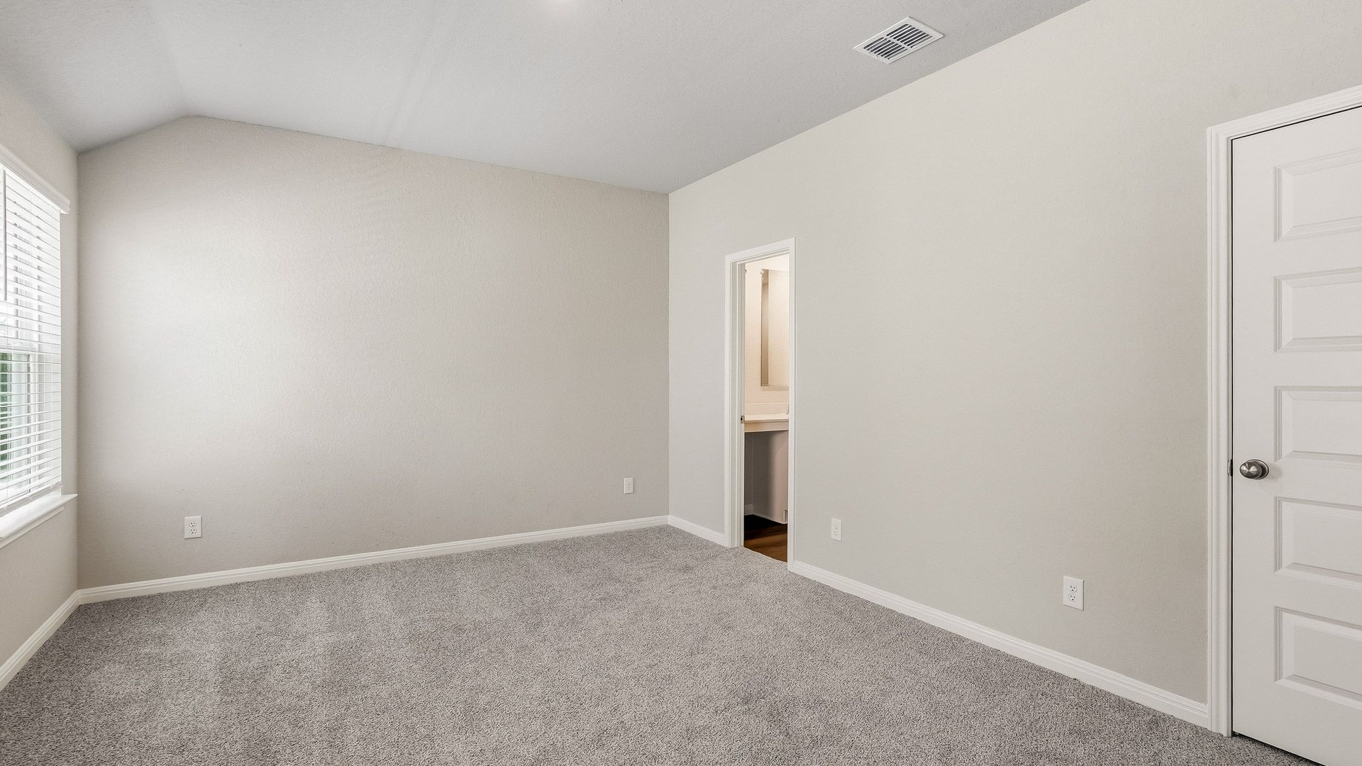 Secondary bedroom