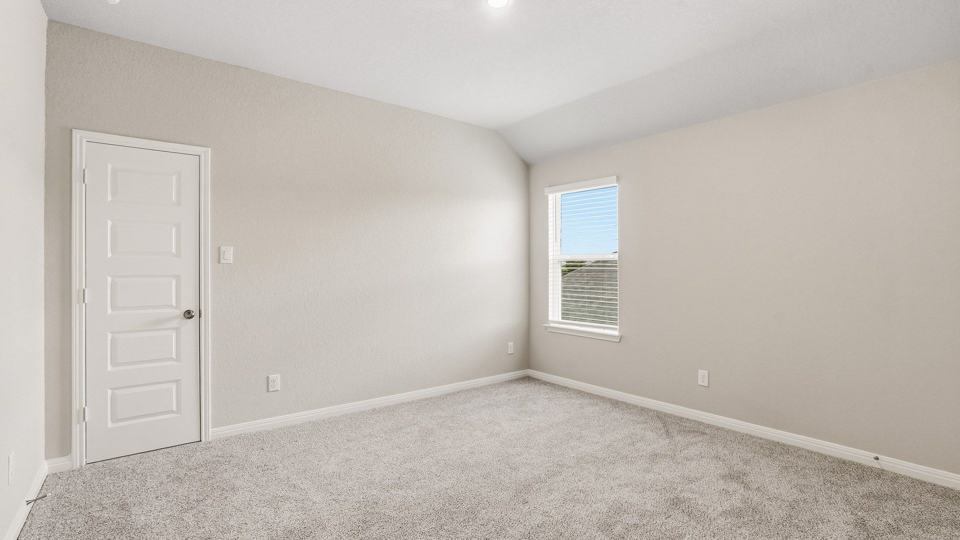 Secondary bedroom