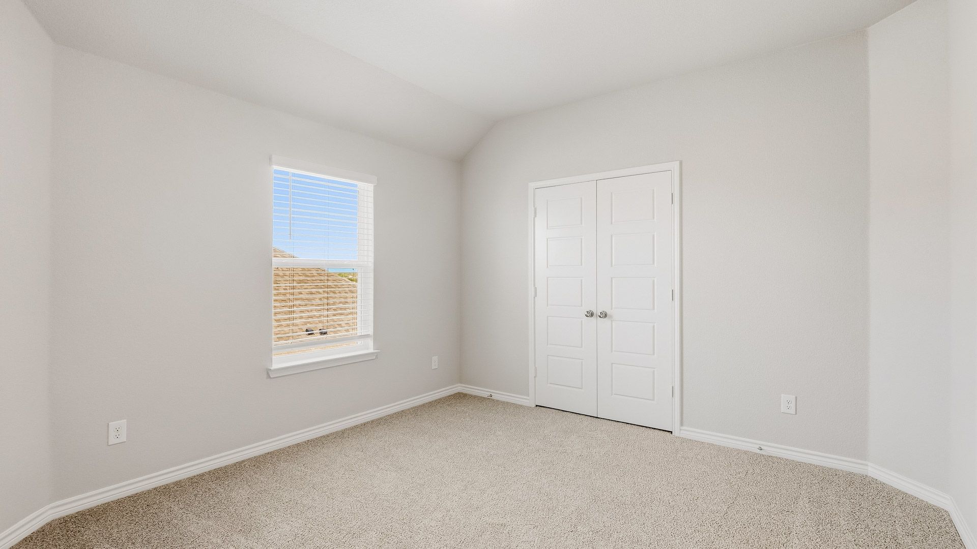 Secondary bedroom