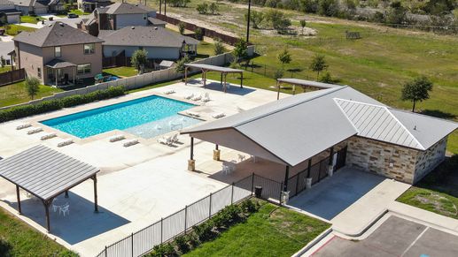 Hunters Ranch Resort-style Pool