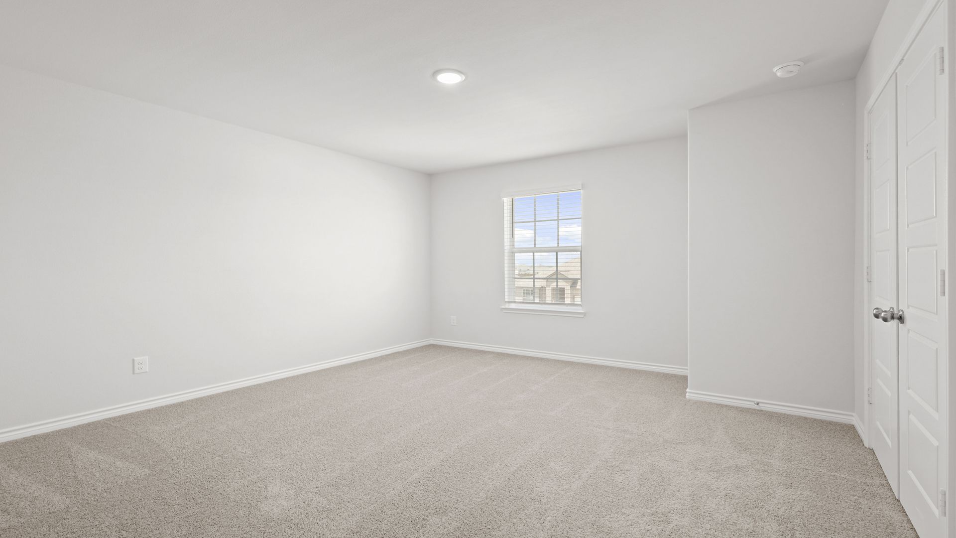 Secondary bedroom
