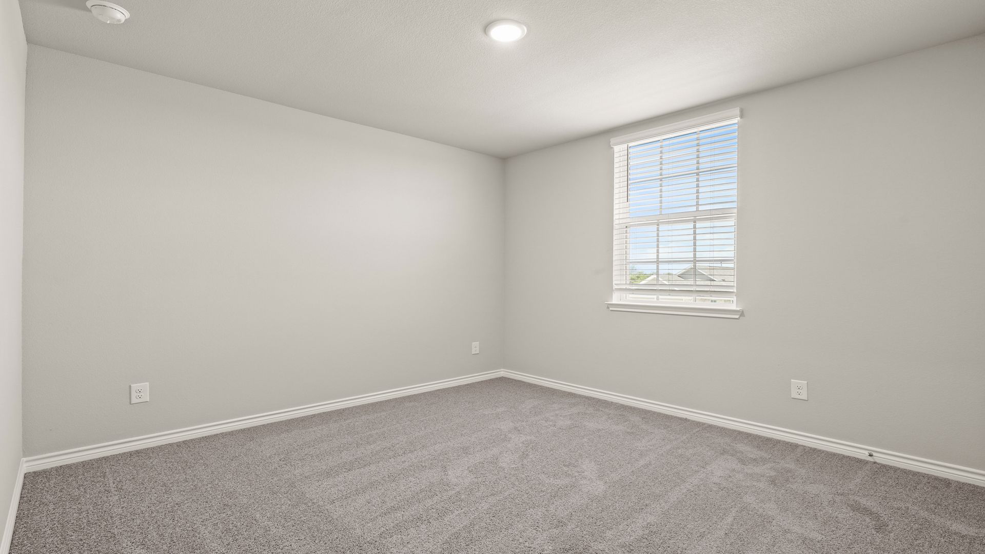 Secondary bedroom