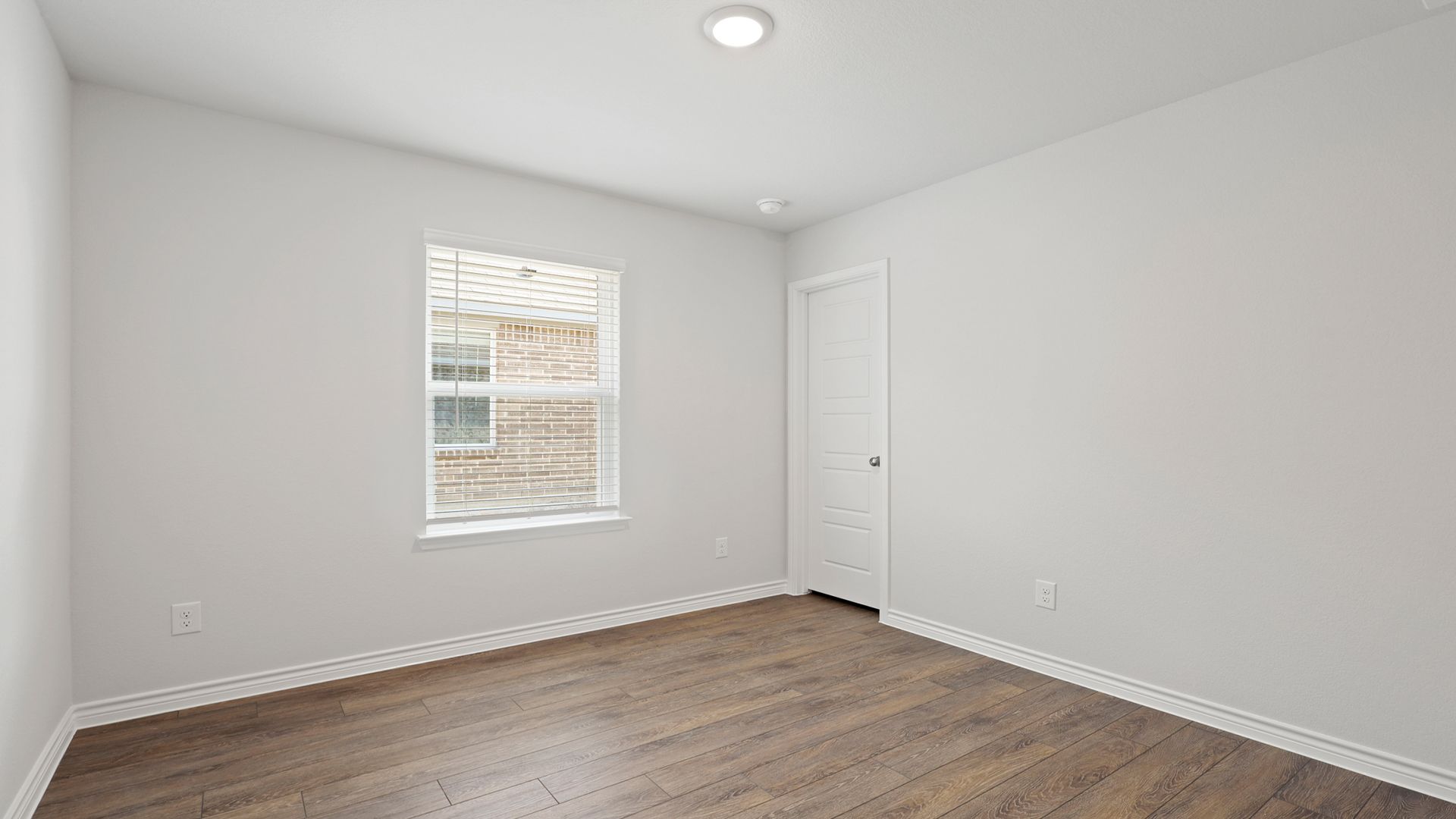 Secondary bedroom