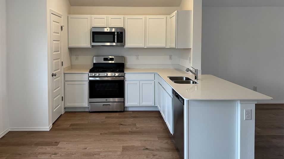 Untitled 1 0004 Chandler Meadows Chandler 2010 Chandler Meadows Armstrong 0306 Kitchen