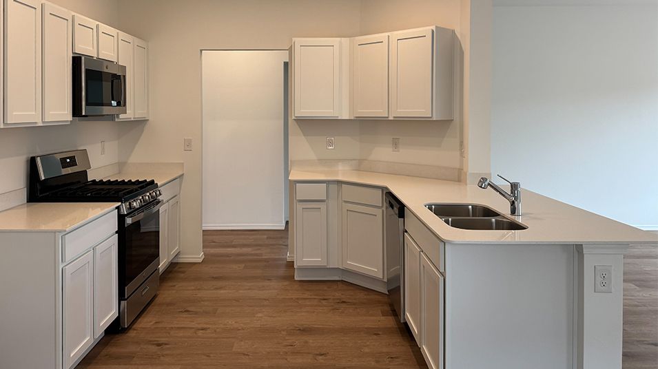 1 Chandler Meadows Chandler 2013 Chandler Meadows Foster II 0805 Kitchen1