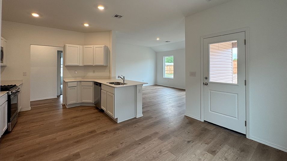 2 Chandler Meadows Chandler 2013 Chandler Meadows Foster II 0805 Kitchen