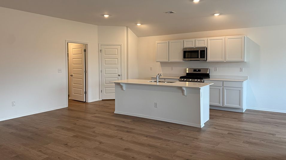1 Chandler Meadows Chandler 2014 Chandler Meadows Magnolia 0406 Kitchen