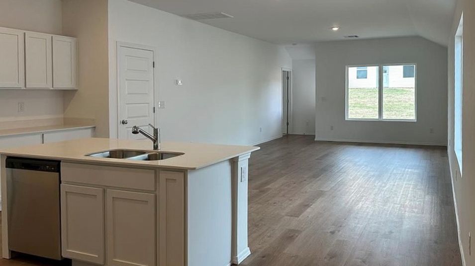 Homestead at Spring Creek   920161 Wallace Ave   Kitchen Living
