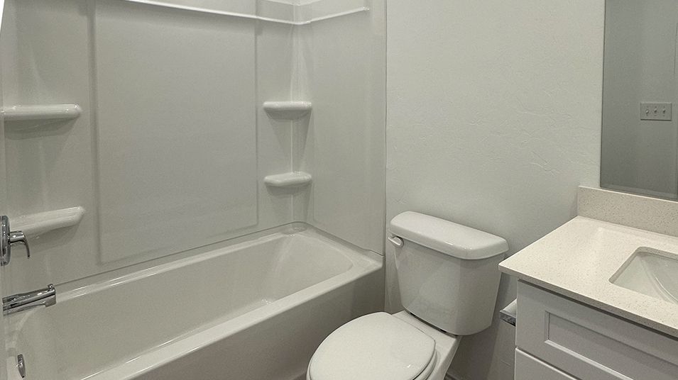 Shawnee Meadows 40972 Alpine Meadow Dr Secondary Bathroom