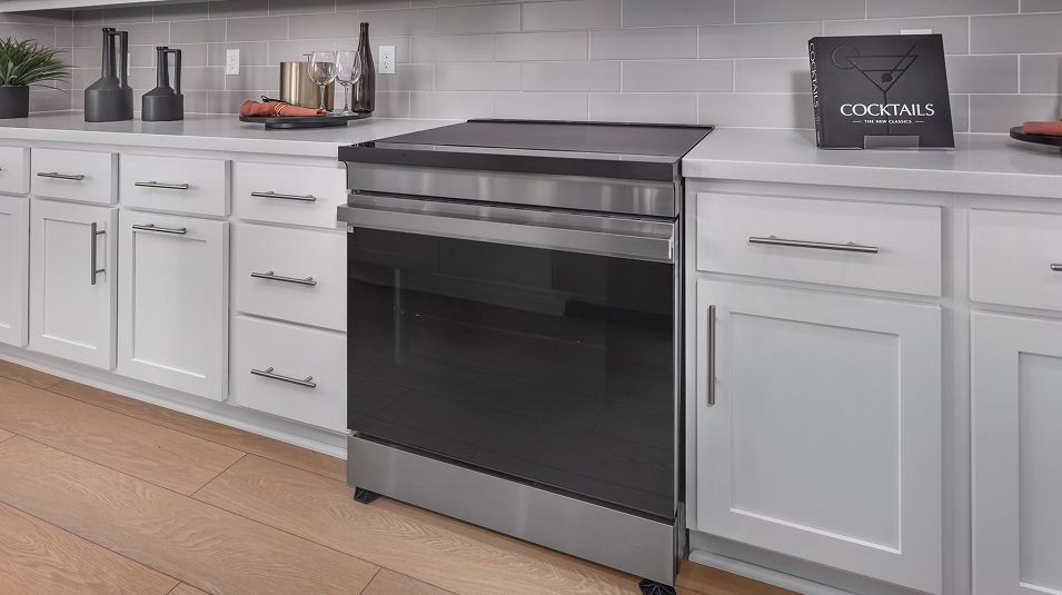 Maggiore Lakeshore Res2 EI Kitchen Range