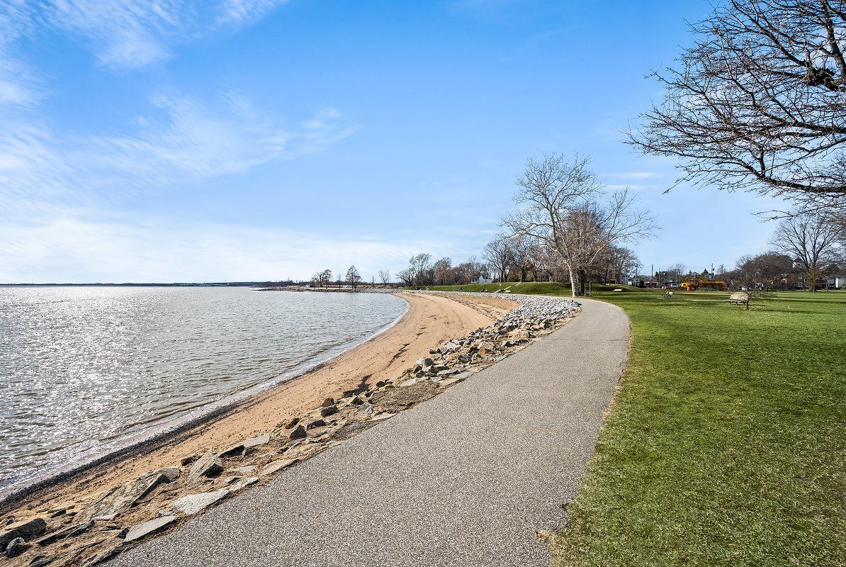 New Castle Battery Park