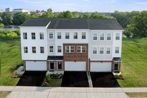River Pointe - River Pointe Pinehurst Townhomes - Bridgeport, PA