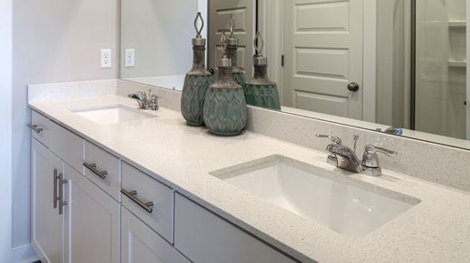 Vineyard Grove Cottage PIC Mayflower Owners Bath2 F2