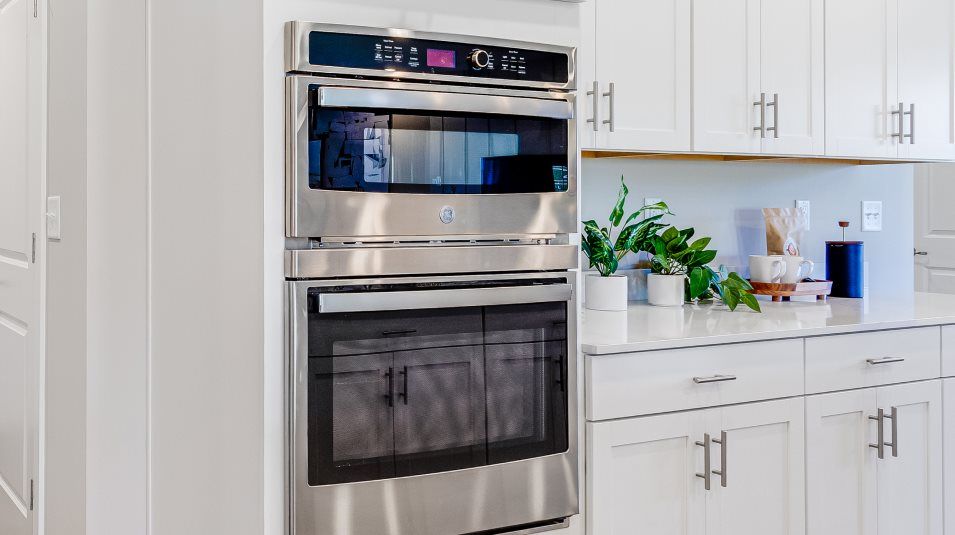 Double-wall oven appliance