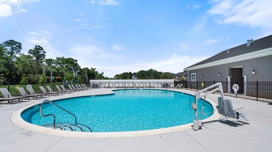 The Ridings at Oakland swimming pool